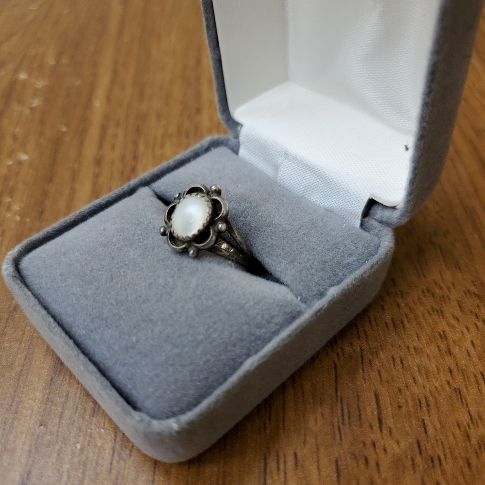 Estate Ring - Picture 2 of 9